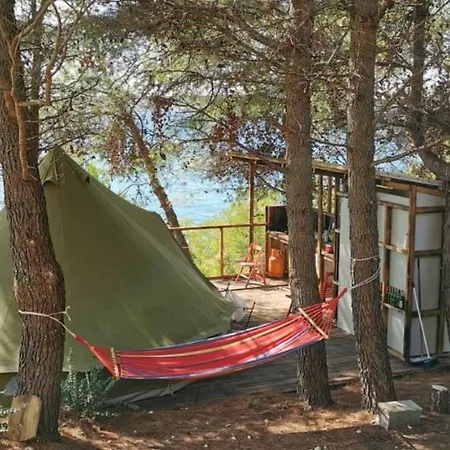 Zelt 6 Camp West Ražanac